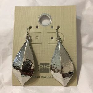 Silver leaf shaped fishhook back earrings.